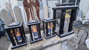 Лампады из гранита маленькие и большая вместе